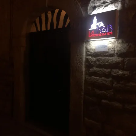 La Cattedrale Dai Tetti 4* トラーニ