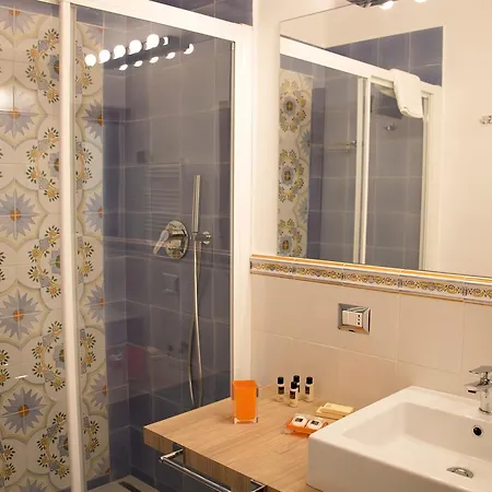 La Cattedrale Dai Tetti 4* トラーニ