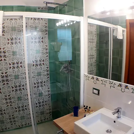 La Cattedrale Dai Tetti 4* トラーニ